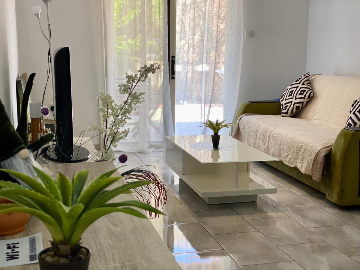 Beautiful Apartment Near The Sea And A Large Private Garden Paphos Exteriér fotografie