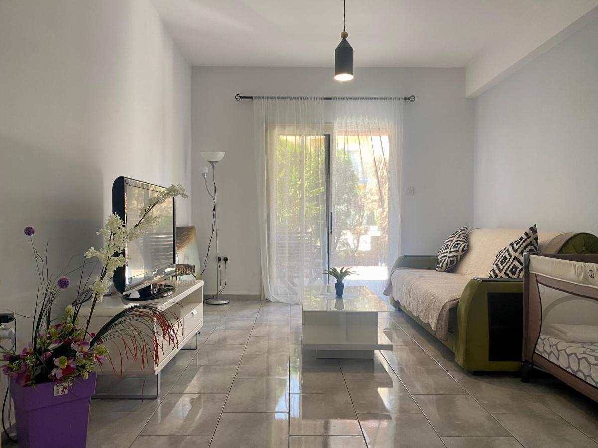 Beautiful Apartment Near The Sea And A Large Private Garden Paphos Exteriér fotografie