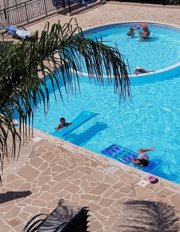 Beautiful Apartment Near The Sea And A Large Private Garden Paphos Exteriér fotografie